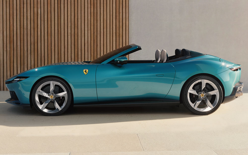 Laterale Guidatore della Ferrari Amalfi Spider Azzurra